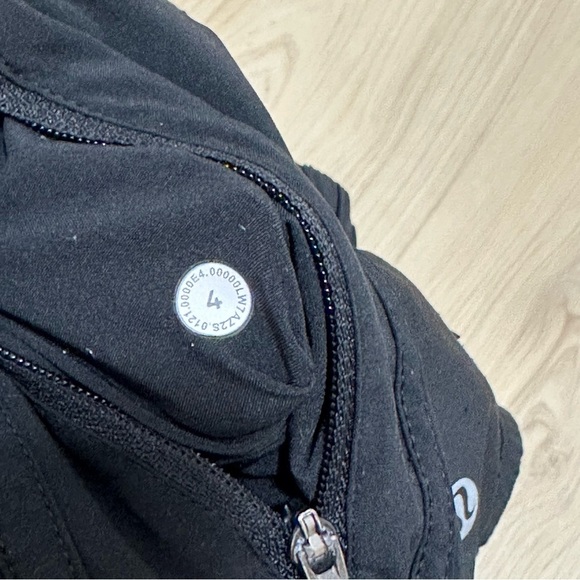 Lululemon black tracker shorts - Picture 6 of 6